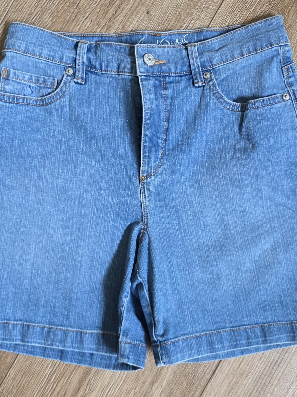 Gloria Vanderbilt Light Blue Denim Shorts with Contrast Stitching